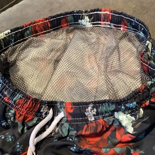 Women’s Casual Swim Shorts Quick Dry with Floral Print Size M NWOT **Flaw Size M