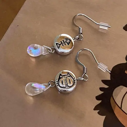 Handmade cat & fish teardrop dangle earrings 🐈🐟