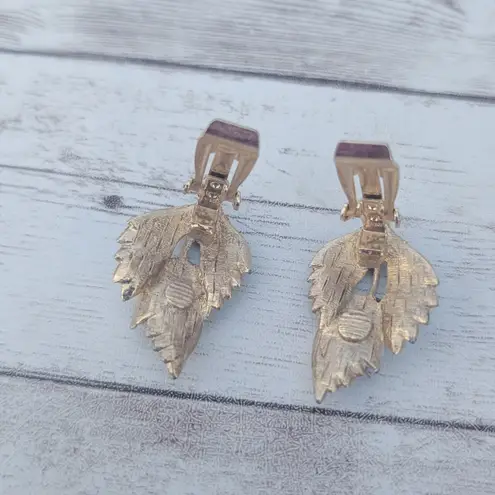 Vintage Clip On Earrings Large White & Gold Tone