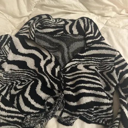 ASTR Black and white marble synched cropped sweater 