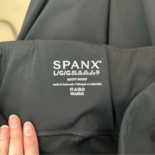  SPANXshape Booty Boost Flare Yoga Pants in Very Black Size Large