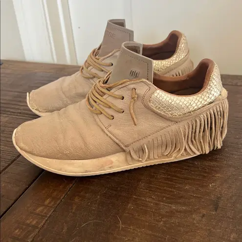 Esseutesse Shoe Size 39 Beige Leather Upper Metallic Foil Fringe Sneakers Tan