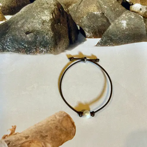 Handmade Adjustable Freshwater Pearl & Black Leather Bracelet. Made to order