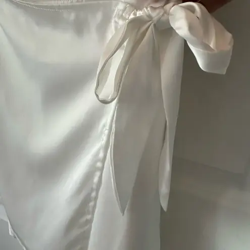 Lulu's Alluring Mood Ivory/White Satin Halter Side