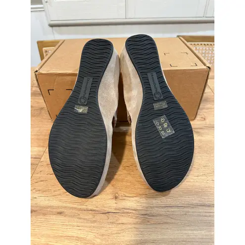 L'Amour Des Pieds Chuxley Women's Wedge Flip Flop Taupe Suede Size 9.5 NWOT Brown