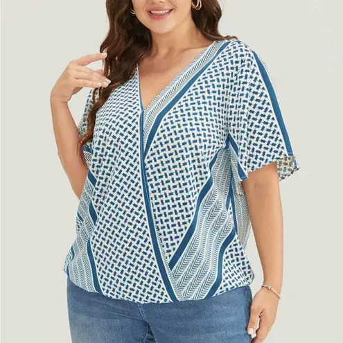 Bloomchic NWT!Cerulean geometric pattern, V-neck top size 10 or Medium