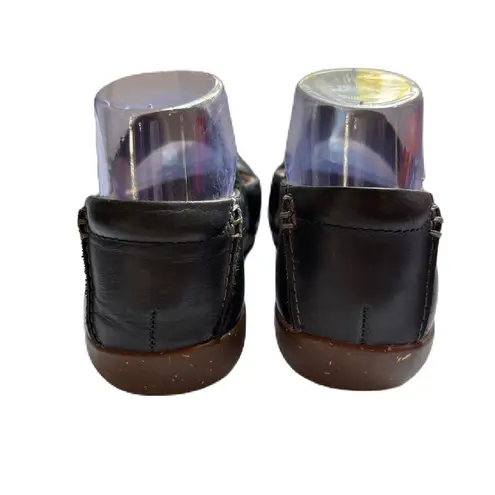 Clarks  Soft Cushion Black Leather Mary Jane Shoes Elastic Flat Size 6.5 Gum Sole