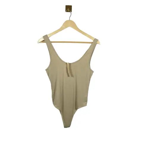 Dress Forum NWT Women’s Ribbed Tank Bodysuit in Beige Size M