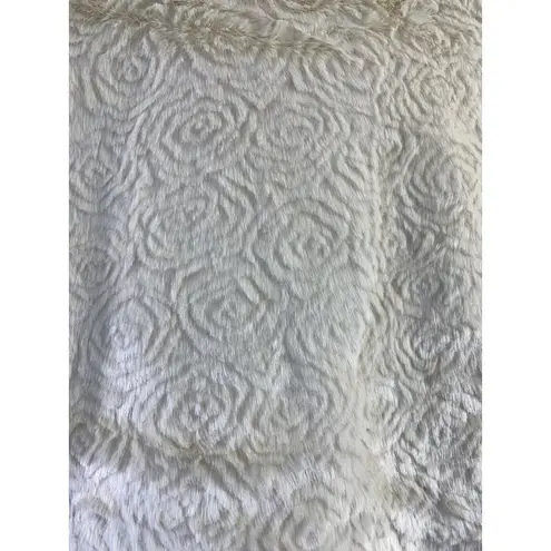 Roz & Ali Women's Fuzzy Rose Vest