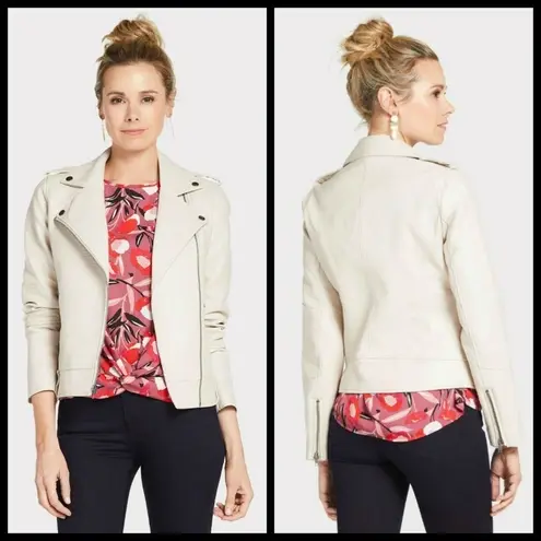 Cupcakes and Cashmere 💕💕 Faux Leather Moto Jacket