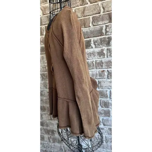 Very J Henley Waffle Knit Top Medium Brown Raglan Sleeves Snaps Tiered …