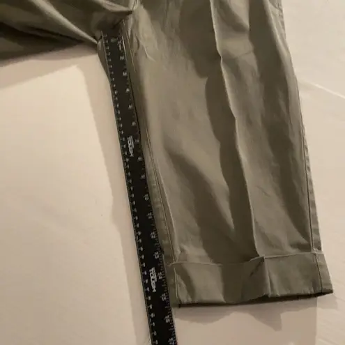 IZOD , women’s stretch Capris, tan, sz 8