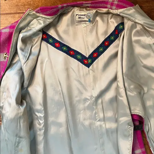 Vintage 70’s women’s rare Pioneer Wear Pink Plaid wool Women's Coat cape Tan Size L