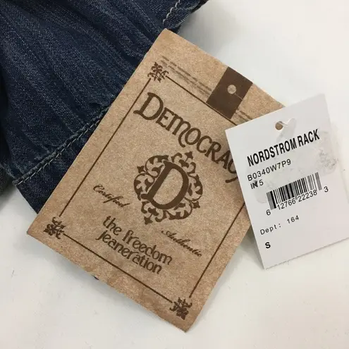 Democracy NWT Chambray Button Down Shirt