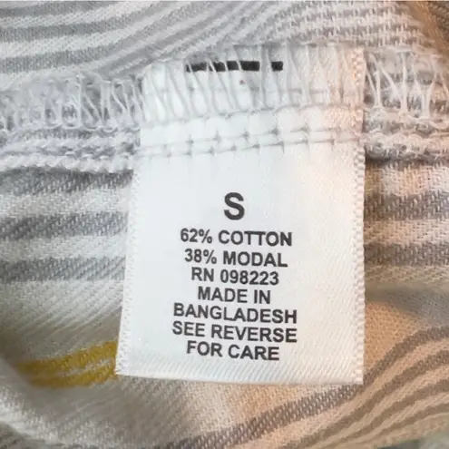 Magellan outdoors Boyfriend Fit Size XL Gray/Yellow Plaid Tabbed Long Sleeve Top