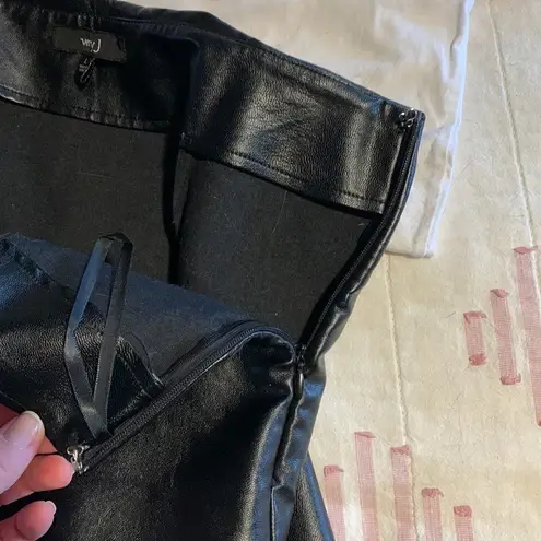 ⚡️Super rad scalloped pleather skirt⚡️ Size L