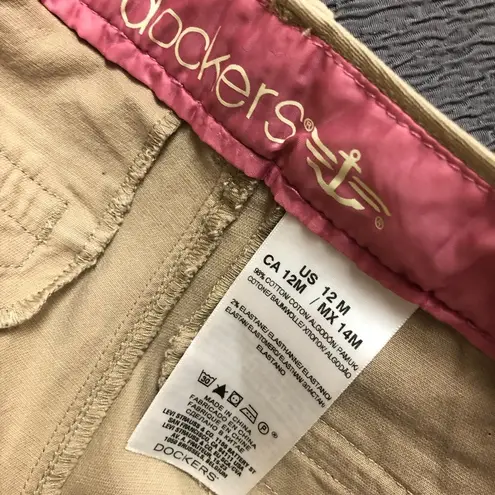 Dockers NWOT  12 medium khaki pants with pockets.  Rise 10 waist 17 inseam 31.