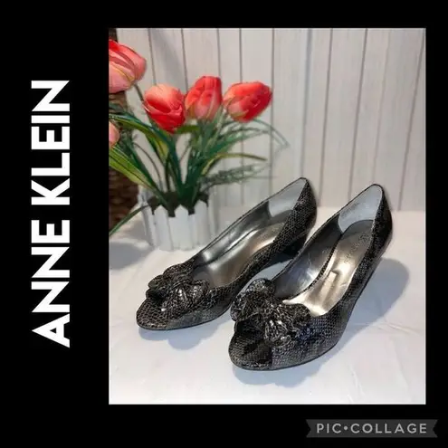 Anne Klein AK  “Madelia” Snake Skin Peep Toe Wedges Silver/Black Tones Size 7M-EU