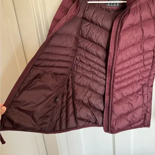 Abercrombie & Fitch  burgundy purple puffer jacket size medium