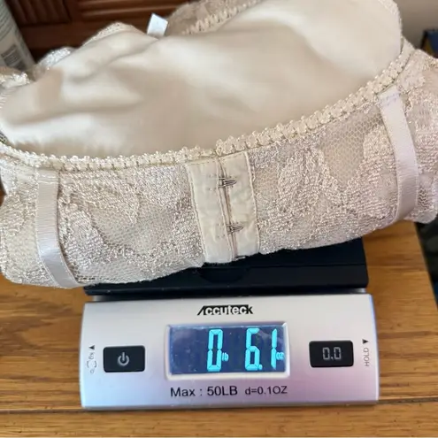 Lacey Cap Sleeve Dressy Top Beige Hook and Eye Detail Women’s Size Large Tan - Image 10