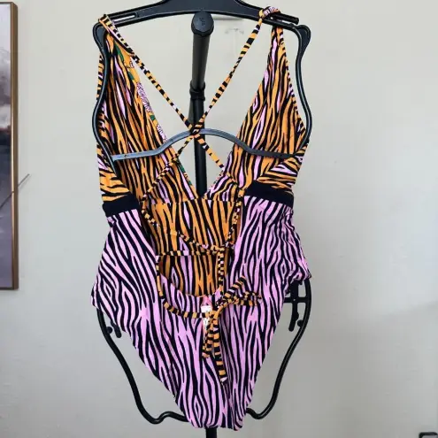 Maaji  Fierce‎ Flow One apiece Swimsuit NWOT  Size M $154
