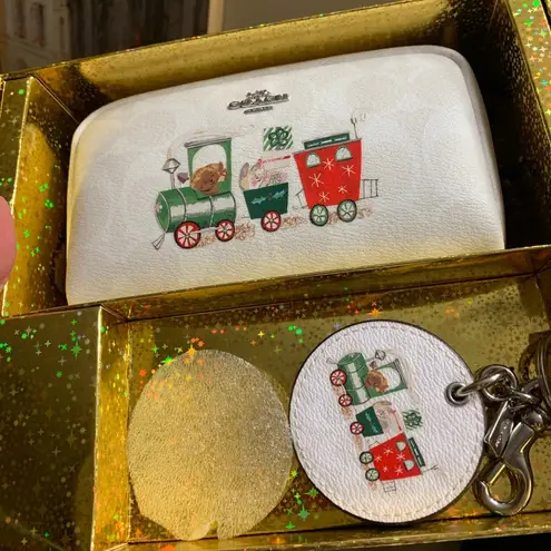 Coach Limited EDITION 😞Authentic  Leather Train cosmetic cs/Keychain