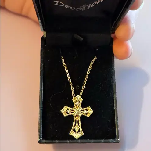 Jaclyn Smith Jewelry Bundle Lot. Jaclyn Smit set, necklace, cross necklace