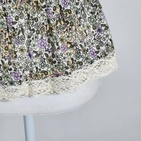 Daisy & Delilah Floral Boho Button