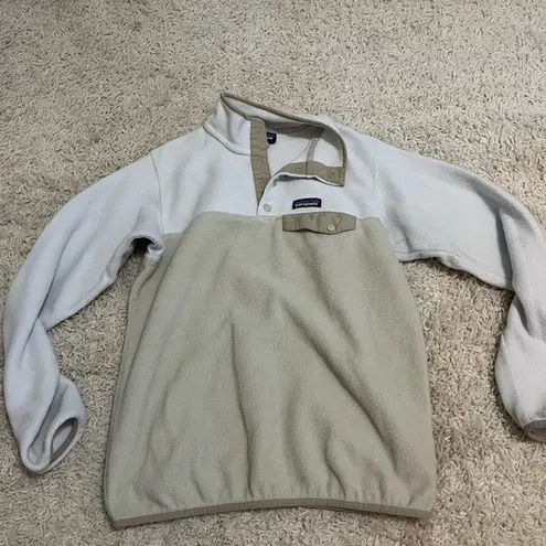 Patagonia  synchilla t strap white and beige size medium