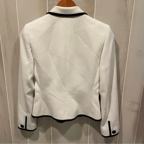 Tahari Cute white black trim reverse tuxedo chunky button blazer pockets rose