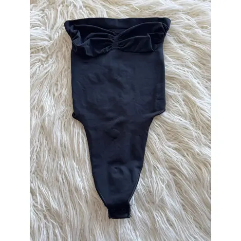 SKIMS Seamless Sculpt Strapless Thong Bodysuit Onyx
Size Small
