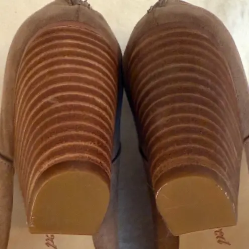 Violet & Red Jackson Lazer Cut Topline Booties In Taupe Faux Suede Tan Size 7.5