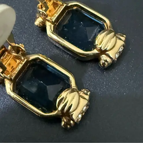 Vintage Unsigned Gold Tone Deep Teal Blue Emerald Cut Rhinestone Clip Earrings