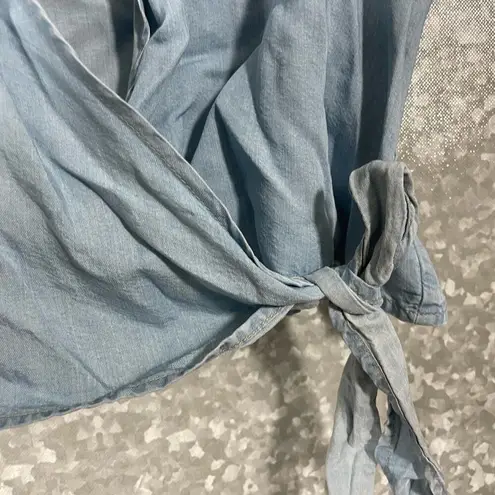 Jones Jeans Women's Blue Chambray Sleeveless Wrap Top