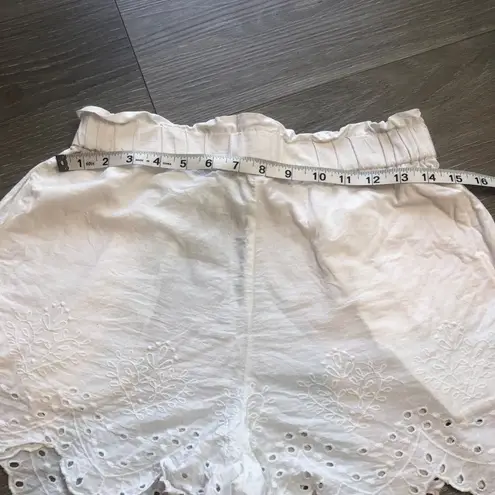 H&M  White Lace Hem Lightweight 100% Cotton High Waist Shorts Womens Size 8