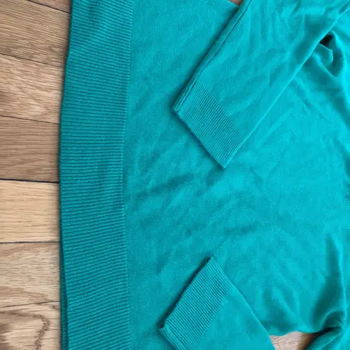 basic editions Women's V Neck Sweater M NWOT