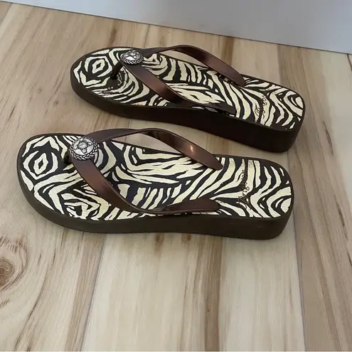 Brighton  Women's Wedge Flip Flops Sandals Brown Animal Print Sz 8/9 Pre-Owed