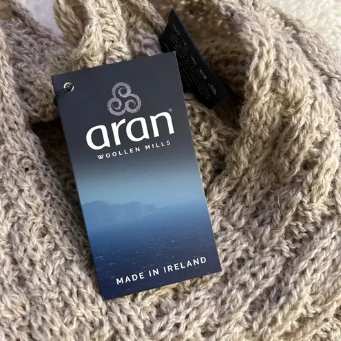 Aran NWT Women's Made in Ireland Pancho 100% New Wool One Size Beige Knit