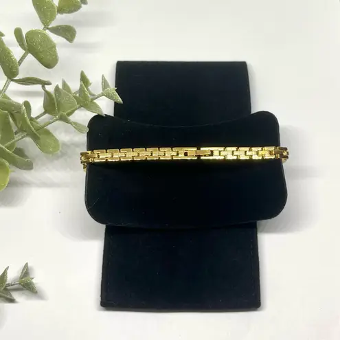 Women’s dainty vintage style gold watch