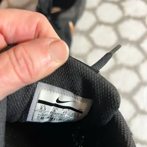 Nike  Black Athletic Shoes