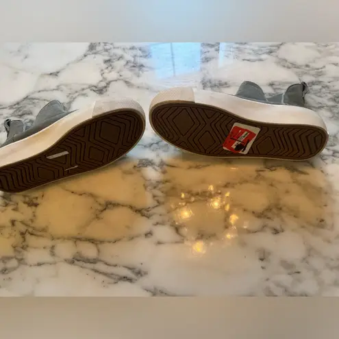 Toms NWT  Fenix Platform Chelsea Vetiver Suede Sneaker Vetiver Grey Suede Sz 5