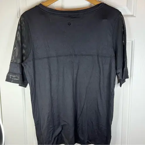 Lululemon  Black VNeck Love Tee Mesh Arms Size 6 Flawless Condition