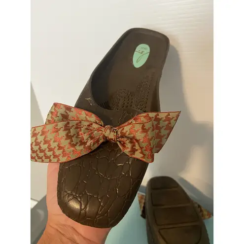Oka b Womens M (8) Brown Green Bow Snake Skin Mules Flats Okabashi