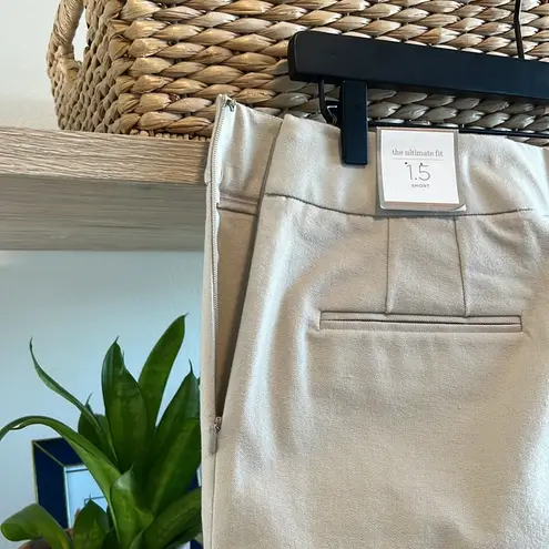 Chico's NWT  The Ultimate Fit Mid-Rise Stretch Woven Twill Career Dress Pant, 10S