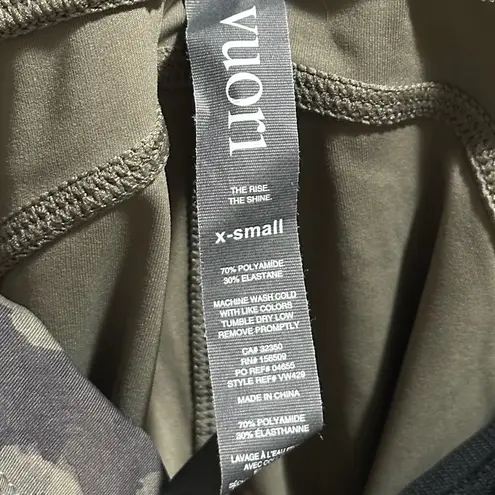 Vuori  Stride Legging Oregano Camo Flower Green Pattern XS