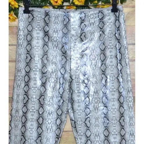 NWT Buddy Love Gray Faux Leather Snakeskin Pull On Skinny Pants Size L High Rise Size L