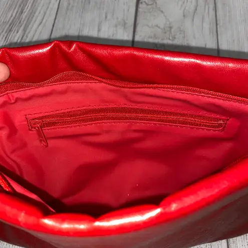 Clutch purse with wrist strap, zipper closure red