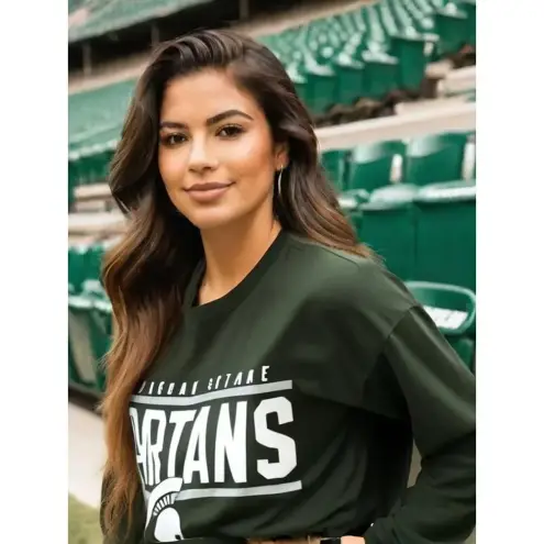 NWT Captivating Michigan State Spartans Women's XL Green Long Sleeve‎ T