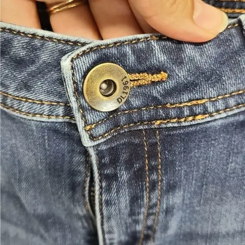 DL1961 Premium Denim Blue Jeans Straight Leg 28