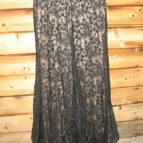 Mac Duggal 50644 Black Lace Plunge Neck Short Puff Sleeve Trumpet Gown